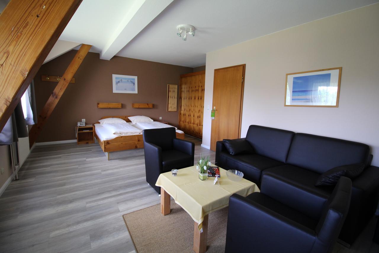 Hotel Garni Zur Post Utersum Extérieur photo