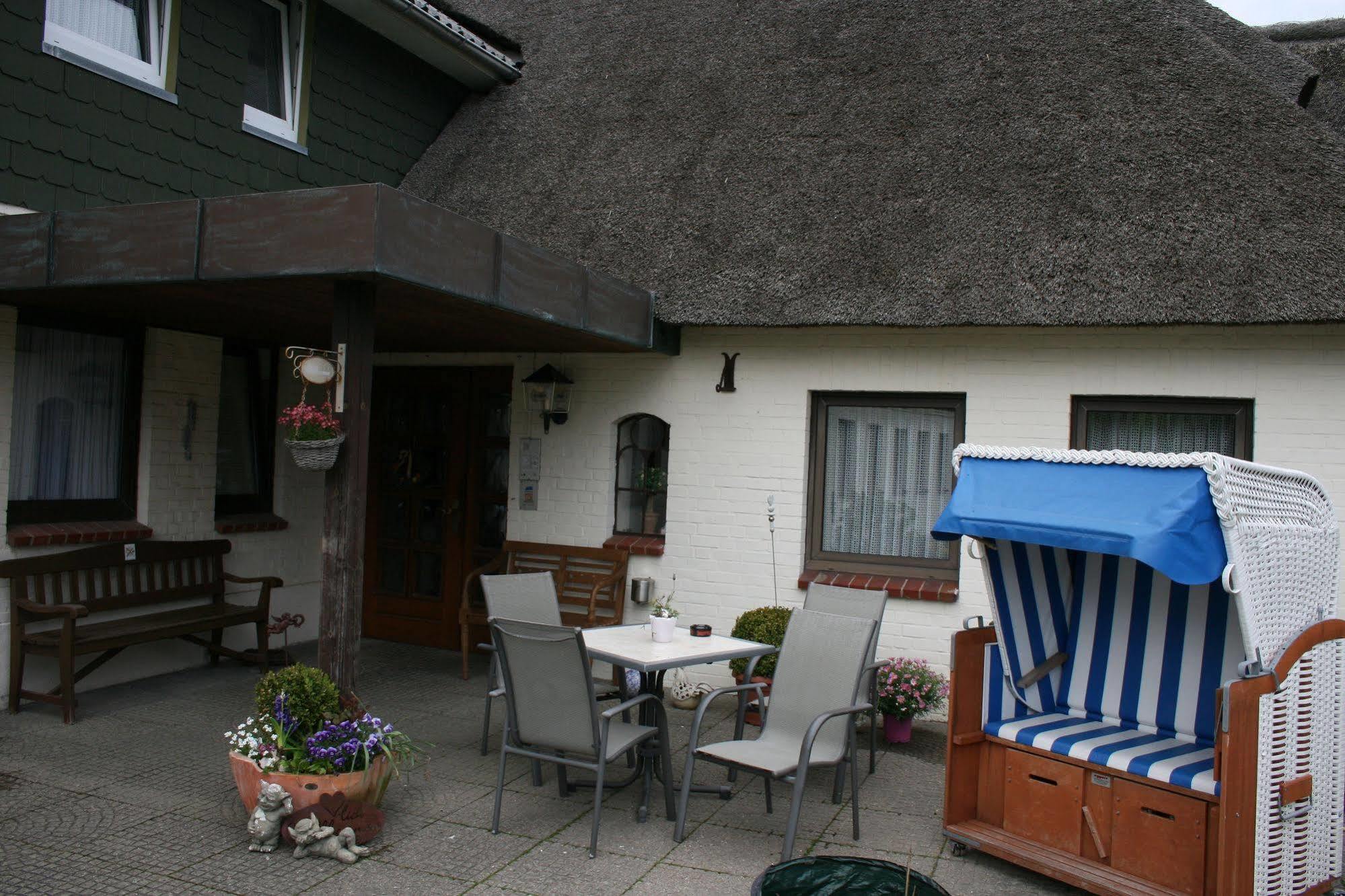 Hotel Garni Zur Post Utersum Extérieur photo